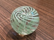 Śliczna szklana kula ozdoba przycisk do papieru 