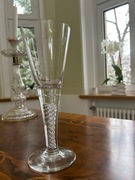 Kielich kryształowy z XVIII w z bąbelkami powietrza