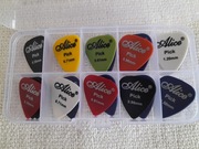 Kostki do gry na gitarze w fajnym pudełku, 24 szt. różnej grubości