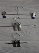 WIESZAKI NA SPODNIE/SPÓDNICE METALOWE, REGULOWANE 3 SZT. 