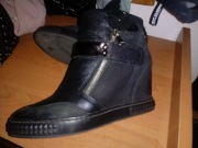 Sneakersy carinii