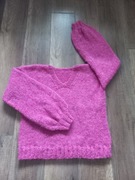 Dopasowany sweter z bufiastymi rękawami 