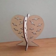 Walentynki. Drewniane serce. Serduszko statuetka