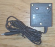 ZAILACZ SIECIOWY SONY ERICSSON 5-10V 600mA 7,8x6mm 2piny używany