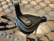 Manetka prawa Shimano Deore SL-M5100 11rz obejma 