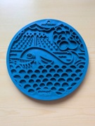 Mata do lizania z przyssawkami dla psa SodaPup Whale L Wieloryb