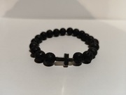 Bransoletka z kamienia wulkanicznego z krzyżykiem