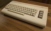 Commodore 64G z rozszerzeniem, zasilaczem i 3 książkami PL.
