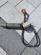 PRZEŁĄCZNIK POD KIEROWNICĄ KIERUNKOWSKAZÓW ŚWIATEŁ