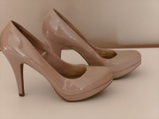 Szpilki nude na platformie, r 39