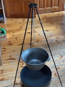 KOciołek żeliwny ze stojakiem i paleniskiem