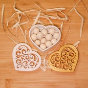 Pudełko w kształcie serca z dodatkami