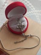 Przepiękny łańcuszek z krzyżem łańcuszek krzyż zawieszka stal kolor srebrny