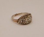 Srebrny pierścionek z cyrkoniami