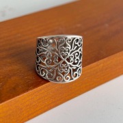 Srebrny ażurowy pierścionek kwiaty orientalne 925