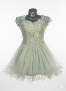 Miętowa sukienka tiulowa z koronkową górą, idealna na wesele i studniówkę