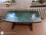 stolik z marmurowym blatem