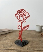 Róża Dekoracyjna z Napisem MAMA  Czerwona Stojąca na Dzień Matki