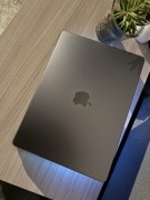 14-calowy MacBook pro M5 4 TB- kolor gwiezdna czerń z gwarancja
