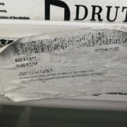 Okno PCV do komorki z nawietrzakiem