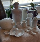 Zestaw białych porcelanowych naczyń i pojemniczków