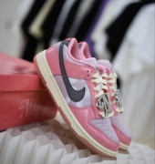 Nike Dunk Low Barbie