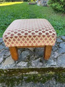 Vintage stołek tapicerowany z dębową podstawą