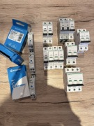 Bezpieczniki,przekaźniki czasowe,wyłącznik nadprądowy 