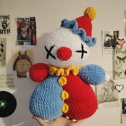 Klaun na szydełku pluszak zabawka clown