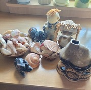 Figurki, ozdoby, kominek, muszelki