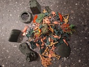 zestaw żołnierzyków 87szt + akcesoria