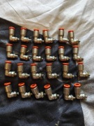 Złączki pneumatyczne kątowe M5 6 mm push-in 24 szt