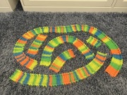 Elastyczny tor wyścigowy dla samochodzików i wyścigówek składany