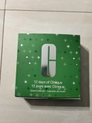 Kalendarz adwentowy od Clinique