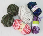 Włóczka fantazyjna efekt Carmen 100%Poliester mix zestaw końcówki 500g