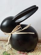 Wysoki królik ceramiczny w kolorze czarnym 17 cm