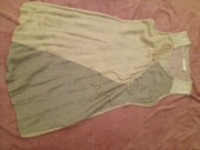 Sukienka ze wstawkami.42