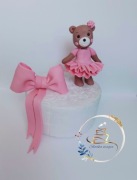 Miś z  kokardą ręcznie wykonany z masy cukrowej  Saracino 