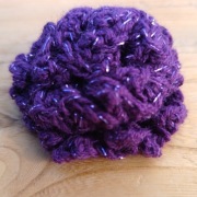 Kwiatek ręcznie robiony na szydełku 6 cm