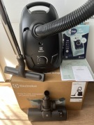 Electrolux EB51C2GG czarny odkurzacz workowy
