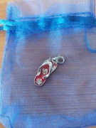 Zawieszka charms Yes klapek "japonka"