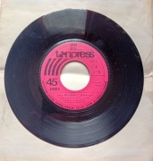 SP Jan Wojdak i Wawele. Biały latawiec./ Nie szkoda róż. Tonpress.