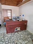 Drewniane meble do wyposażenia sklepu 