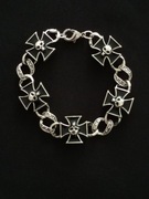 Bransoletka z krzyżami maltańskimi i czaszkami