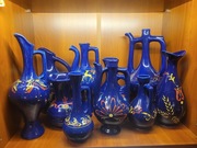 Kolekcja 9-ciu dzbanków/wazonów granatowej ceramiki gruzińskiej z 1975 r.