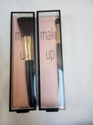 Zestaw pędzli NIUQI do pudru i brązera oraz pędzel do cieni 