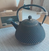 Żeliwny imbryk, zaparzacz.