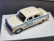 Model Fiat 125p Milicja metalowy samochód kolekcjonerski PRL
