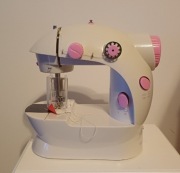 Mini maszyna do szycia Picollo