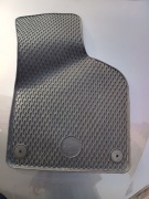 Mata gumowa prawa przednia Tiguan II